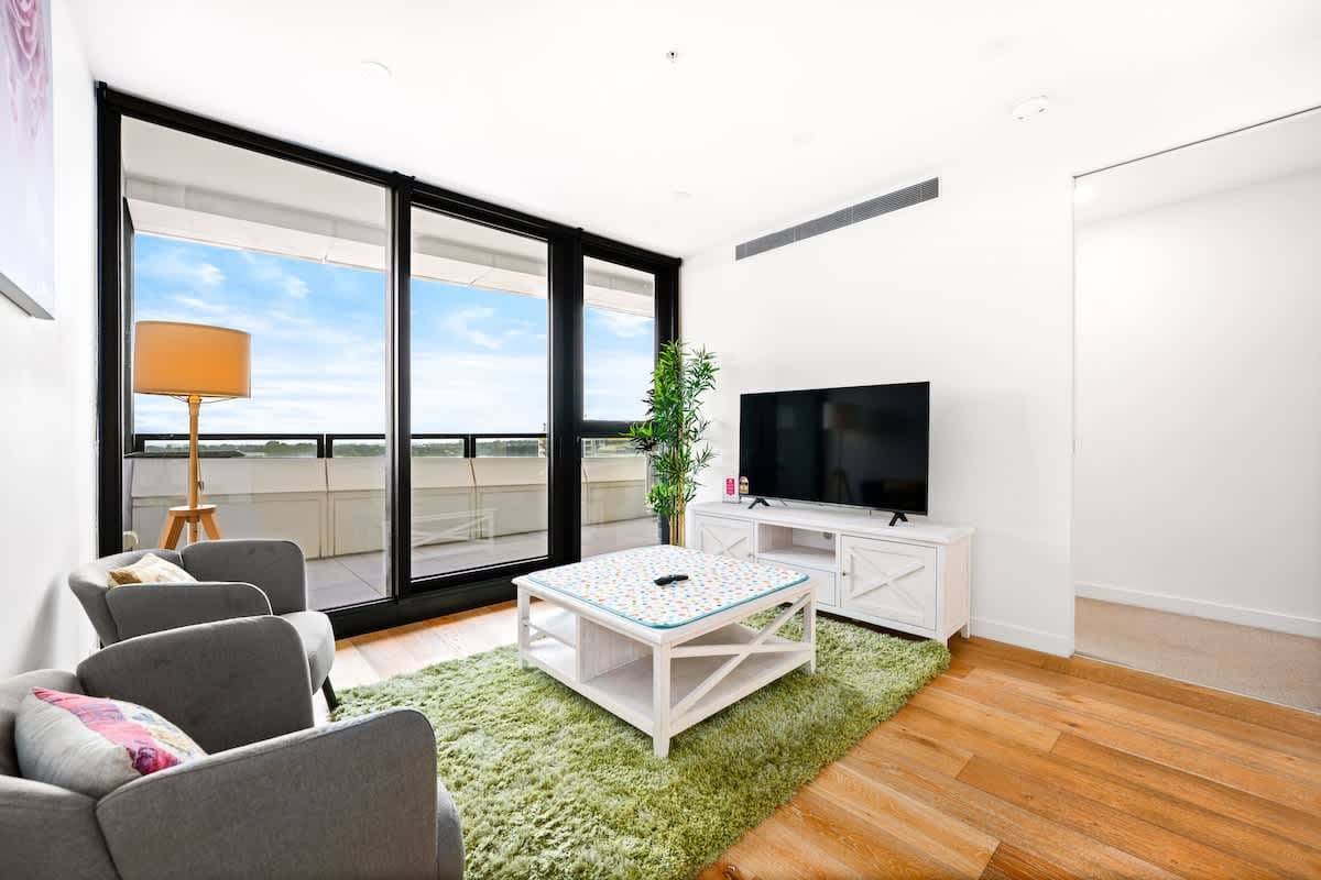 Furnished 1 Bedroom Apartment in Glen Waverley