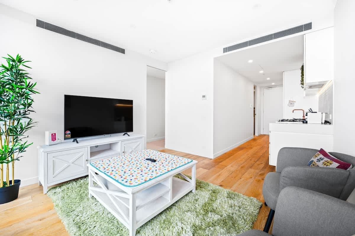 Furnished 1 Bedroom Apartment in Glen Waverley