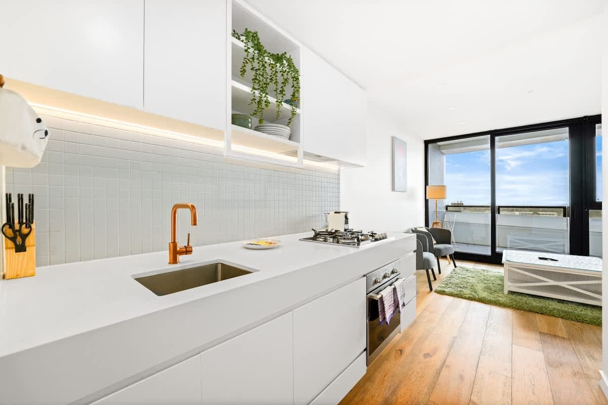 Furnished 1 Bedroom Apartment in Glen Waverley