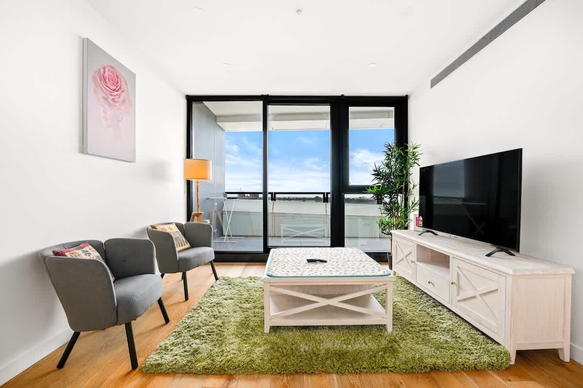 Furnished 1 Bedroom Apartment in Glen Waverley