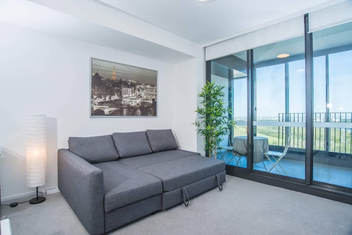 Furnished 1 Bedroom Apartment in Wentworth Point