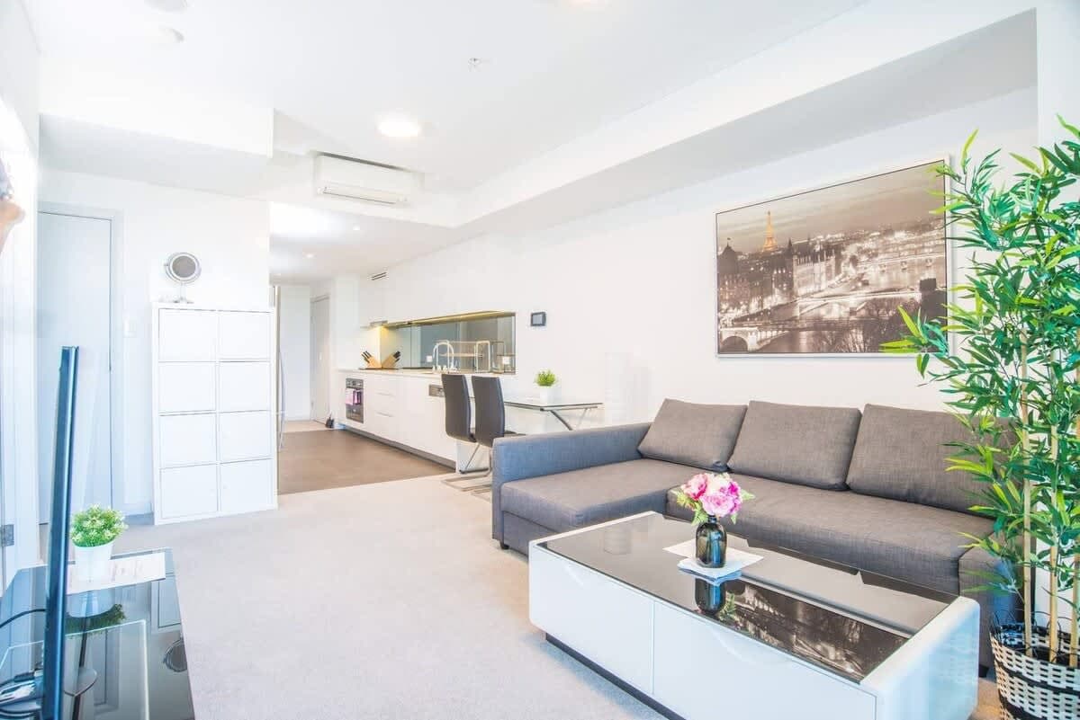 Furnished 1 Bedroom Apartment in Wentworth Point