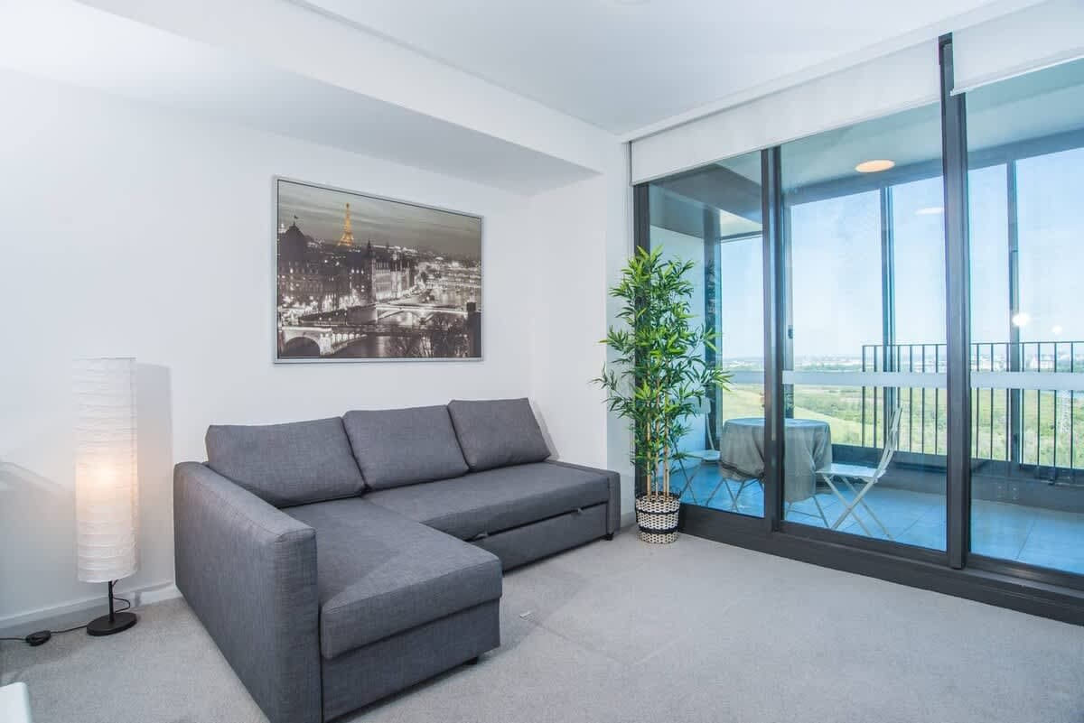 Furnished 1 Bedroom Apartment in Wentworth Point