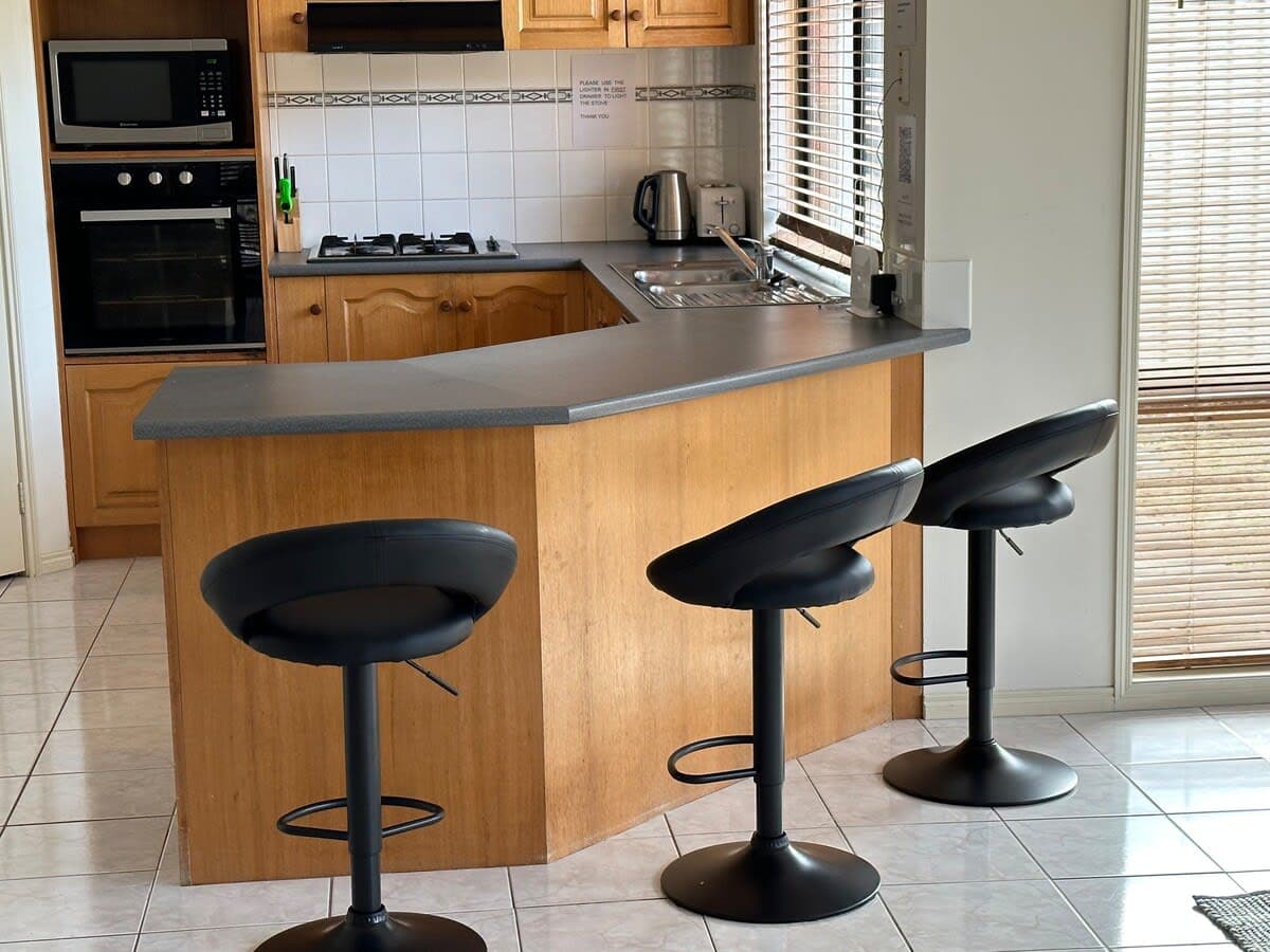 Furnished 4 Bedroom House in Tarneit