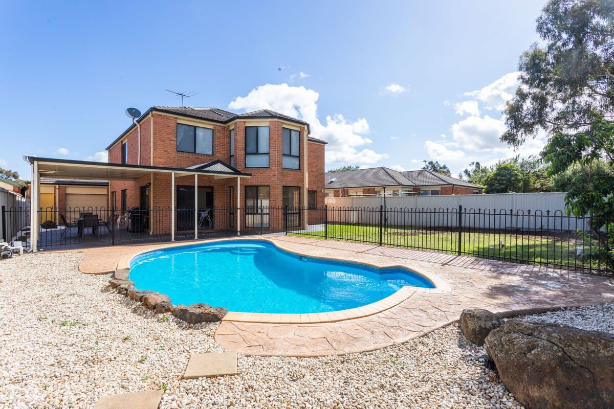 Furnished 4 Bedroom House in Tarneit
