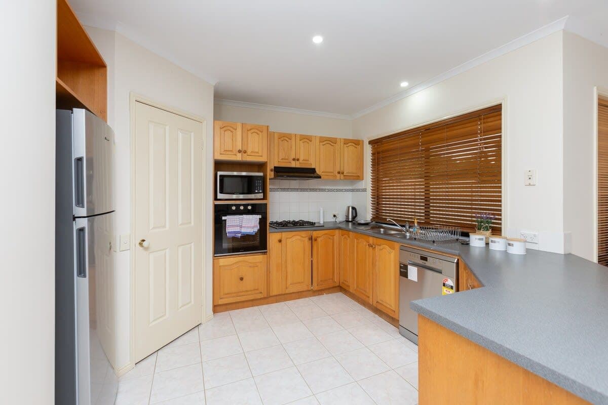 Furnished 4 Bedroom House in Tarneit