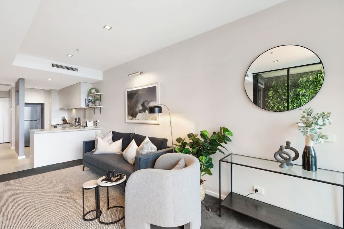 Furnished 2 Bedroom Apartment in Docklands