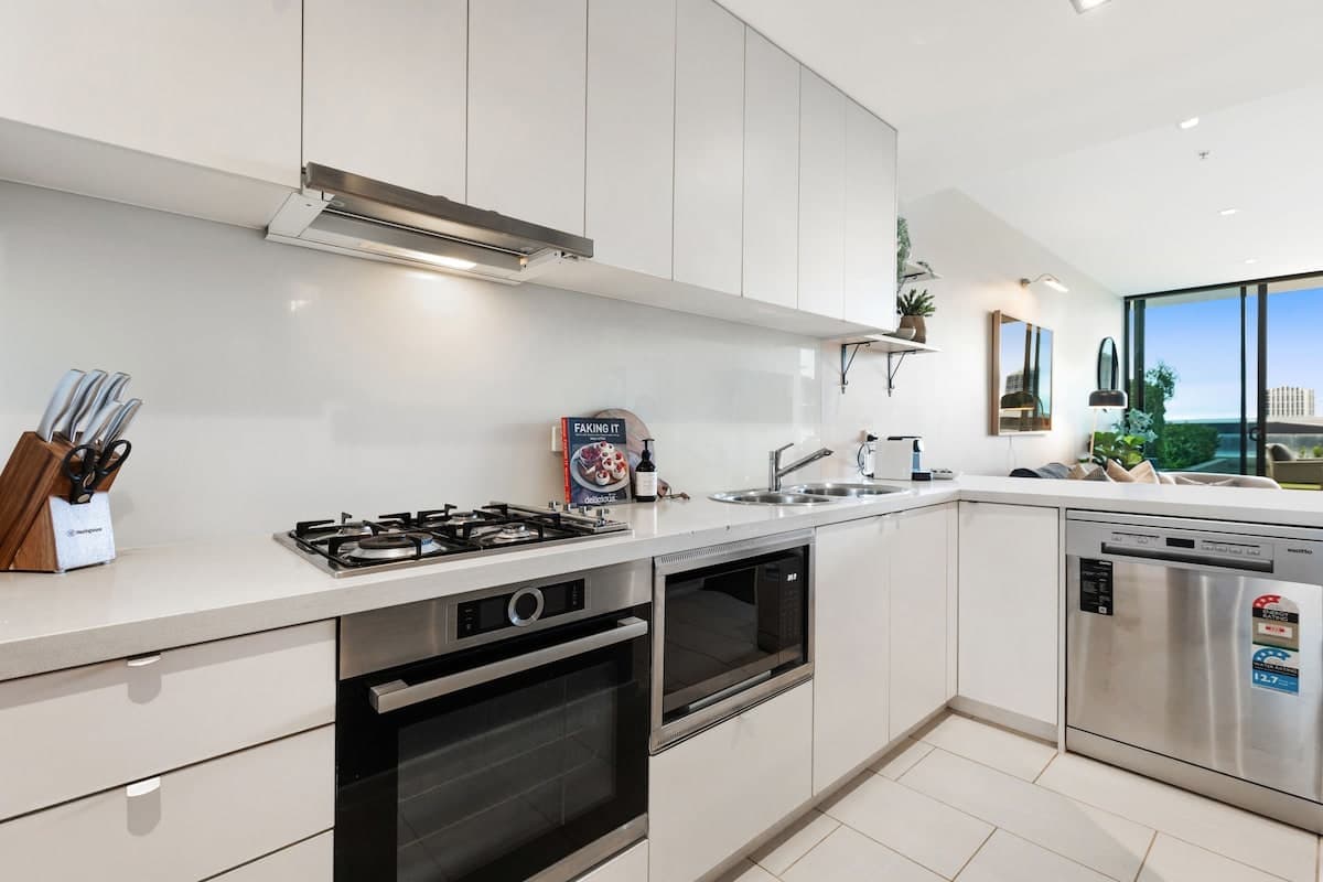 Furnished 2 Bedroom Apartment in Docklands