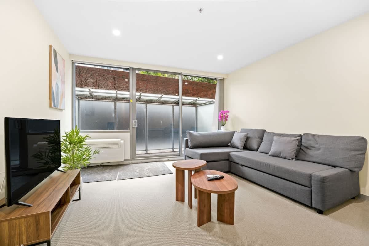 Furnished 1 Bedroom Apartment in West Melbourne