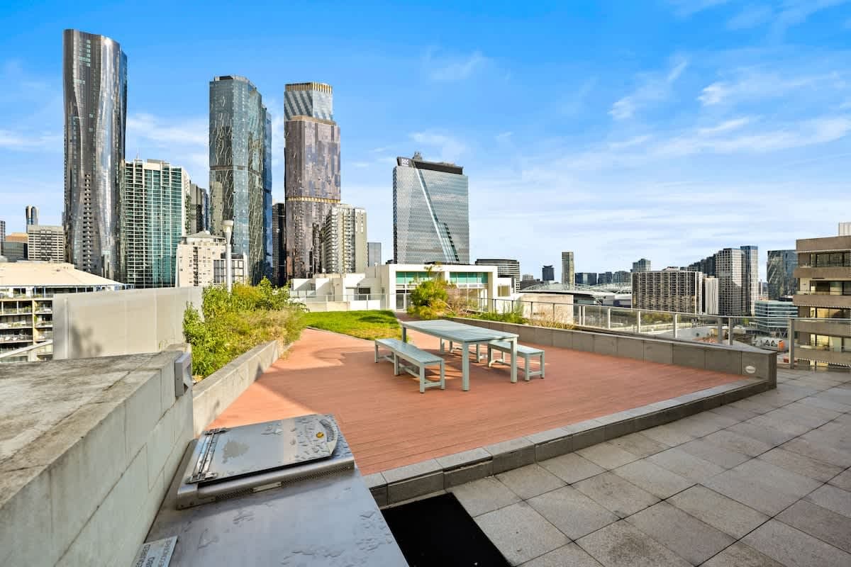 Furnished 1 Bedroom Apartment in West Melbourne