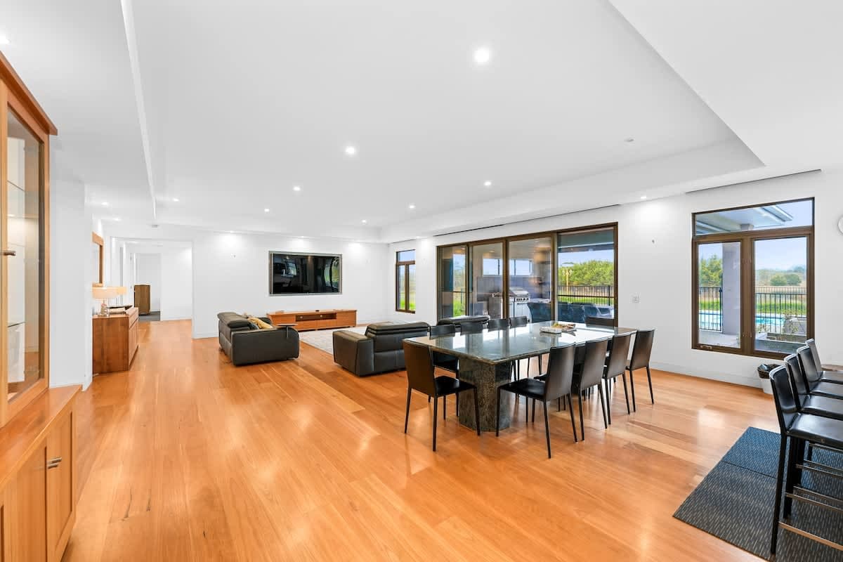 Furnished 4 Bedroom House in Hastings