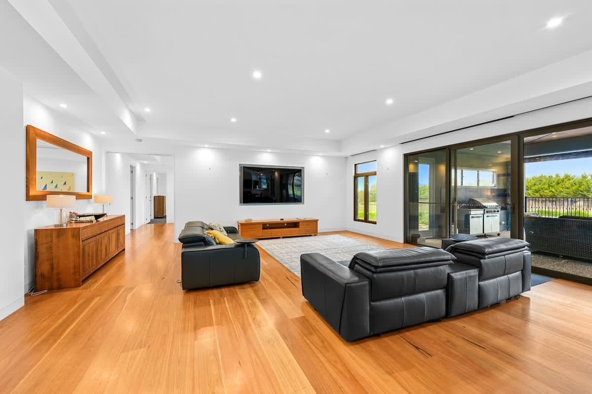 Furnished 4 Bedroom House in Hastings