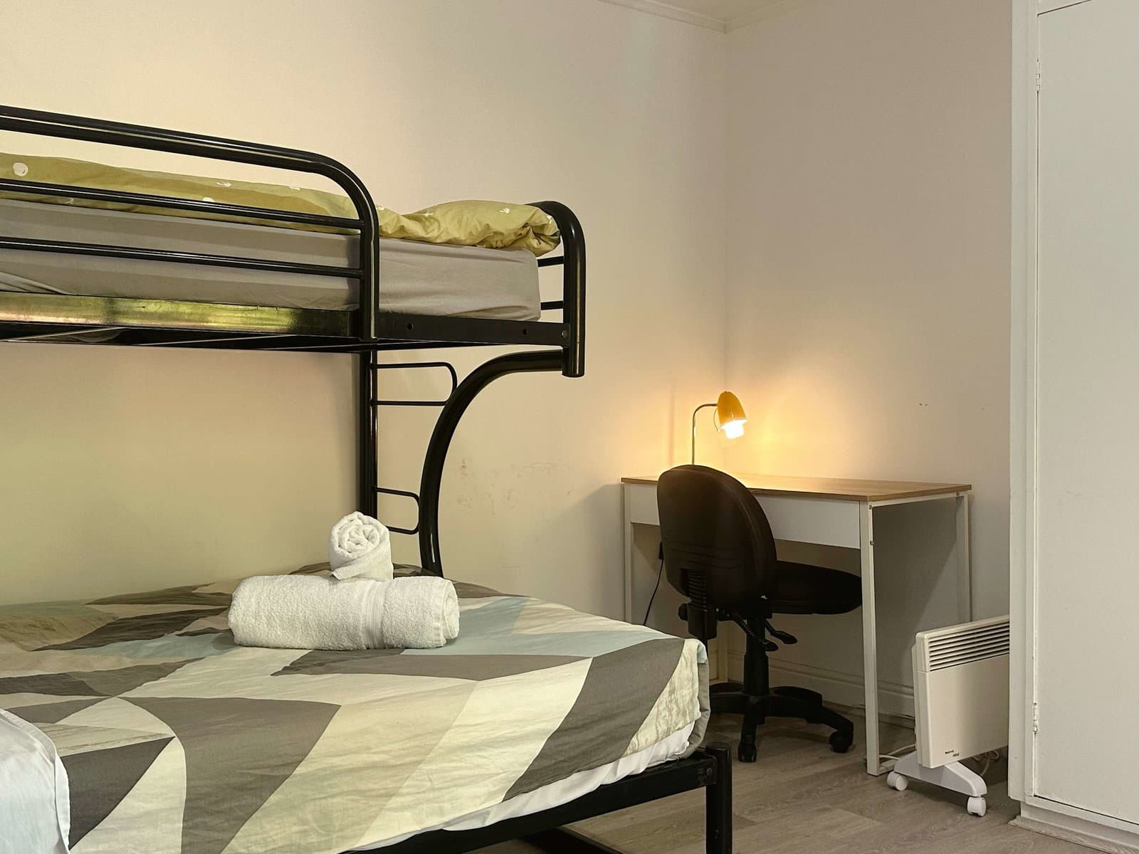 Furnished 3 Bedroom Rental in South Hobart