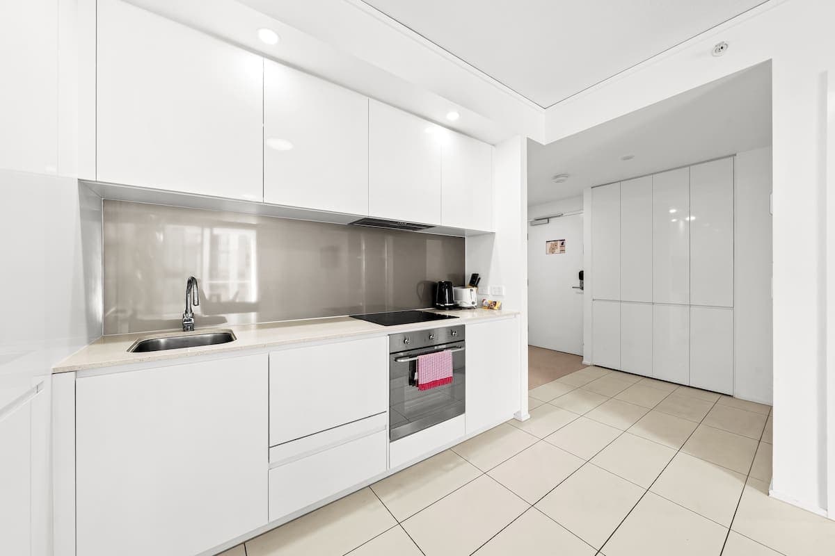 Furnished 1 Bedroom Apartment in Bowen Hills