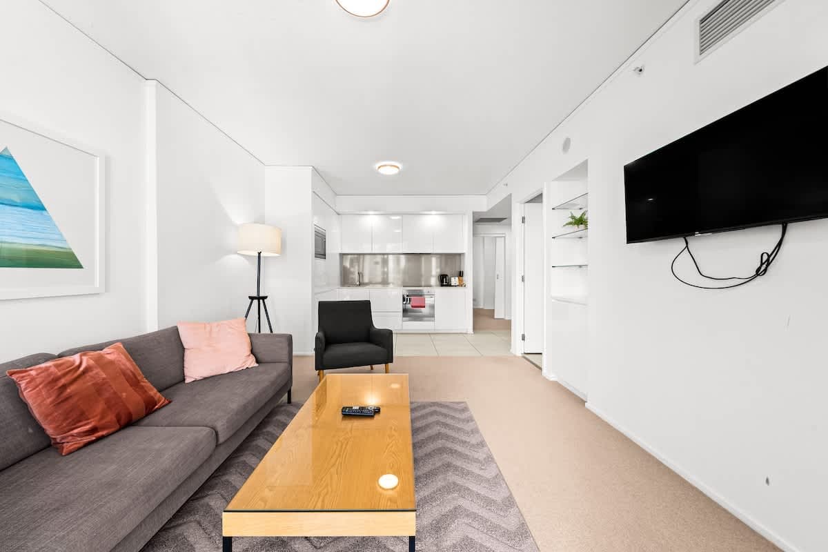 Furnished 1 Bedroom Apartment in Bowen Hills