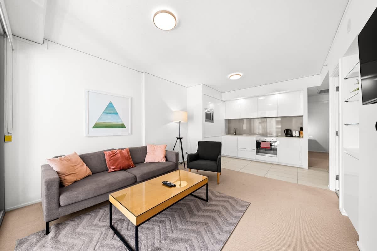 Furnished 1 Bedroom Apartment in Bowen Hills