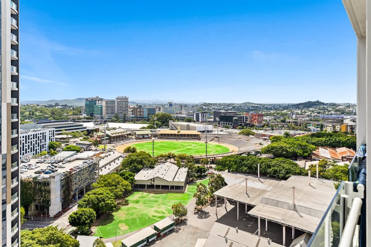 Furnished 1 Bedroom Apartment in Bowen Hills
