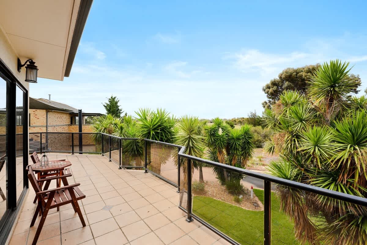 Furnished 3 Bedroom House in Point Cook