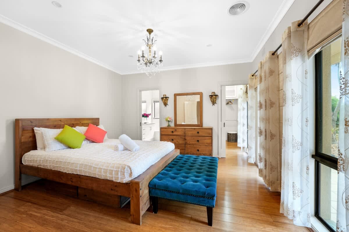 Furnished 3 Bedroom House in Point Cook