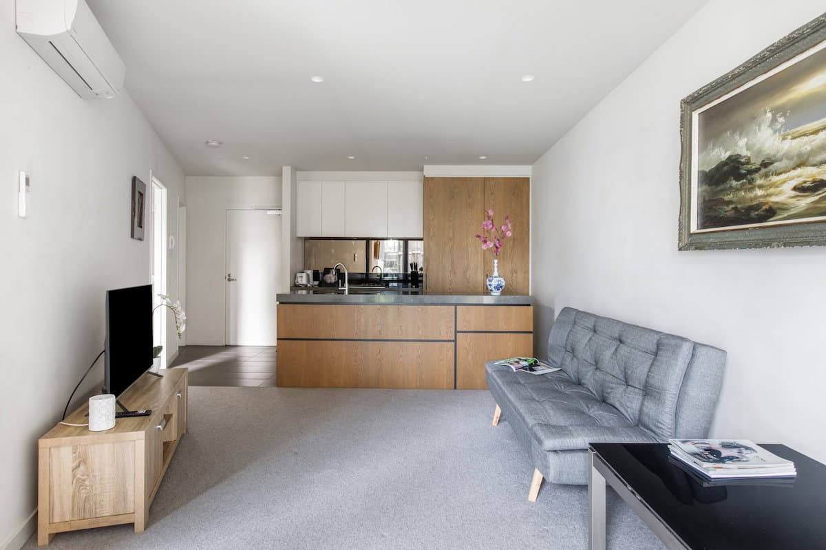 Furnished 1 Bedroom Apartment in South Yarra