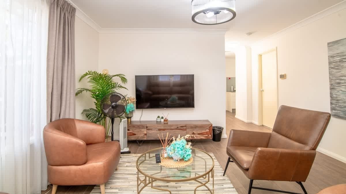 Furnished 3 Bedroom Rental in Dundas