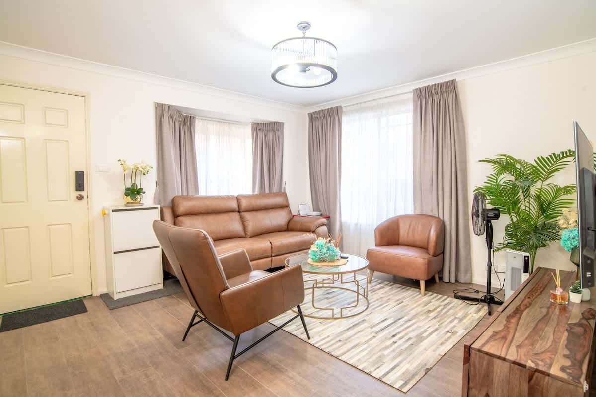 Furnished 3 Bedroom Rental in Dundas