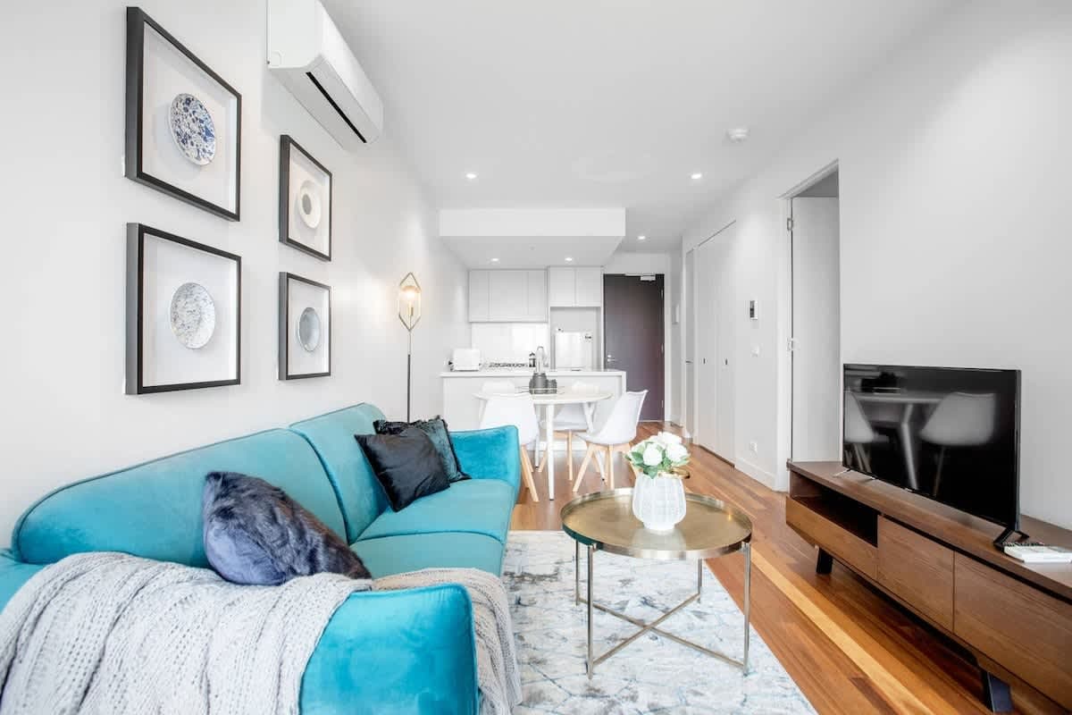 Furnished 2 Bedroom Apartment in Footscray