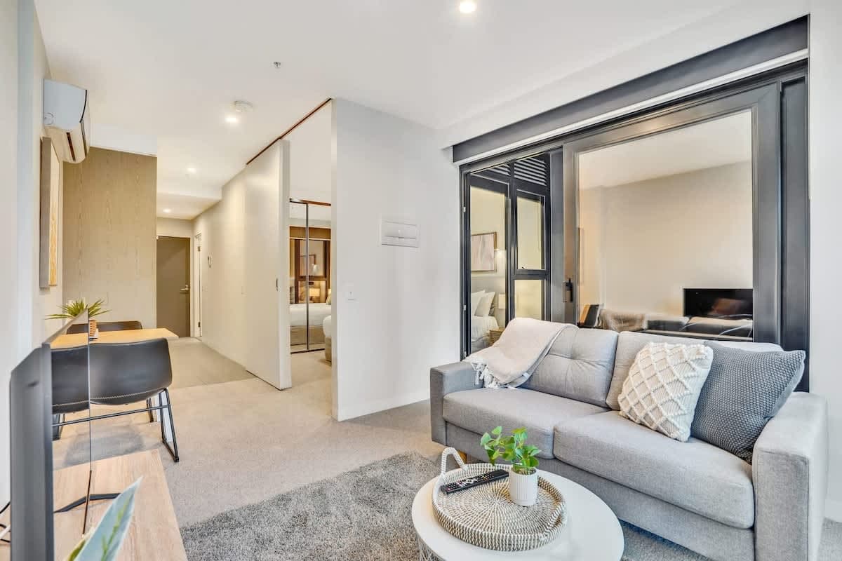 Furnished 1 Bedroom Apartment in Docklands
