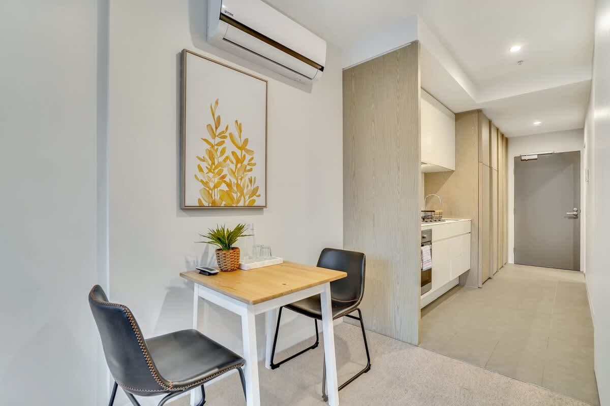 Furnished 1 Bedroom Apartment in Docklands