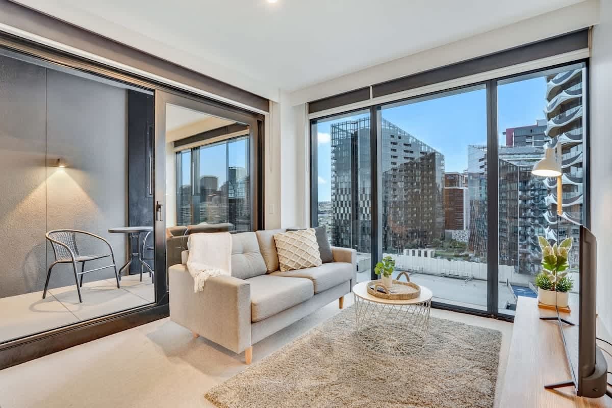 Furnished 1 Bedroom Apartment in Docklands