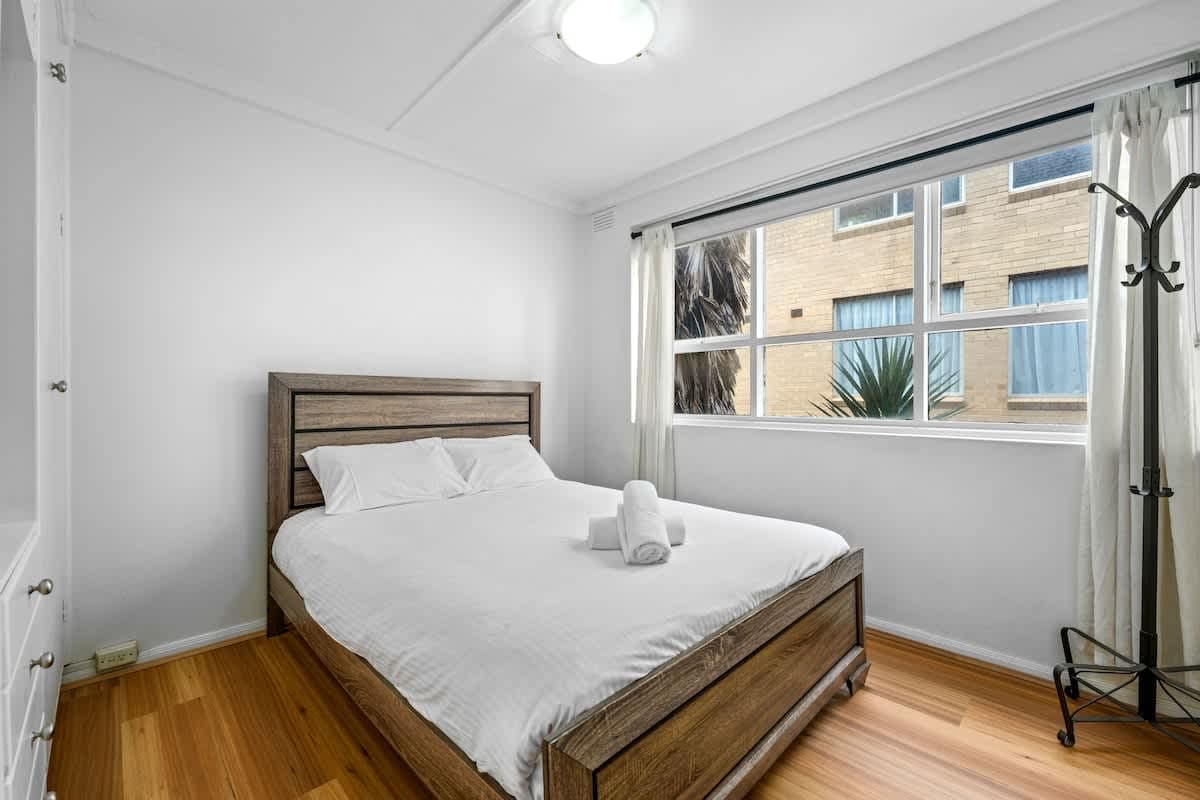 Furnished 1 Bedroom Apartment in St Kilda West