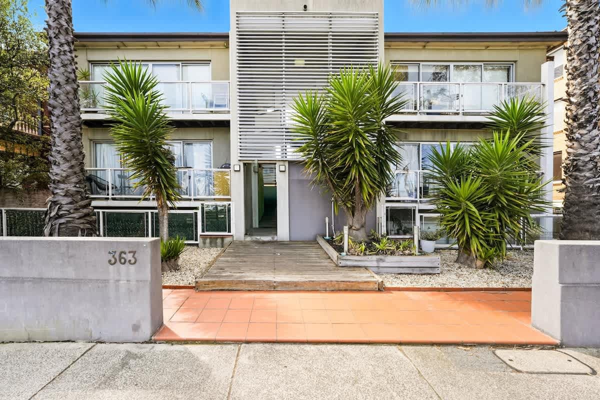 Furnished 1 Bedroom Apartment in St Kilda West