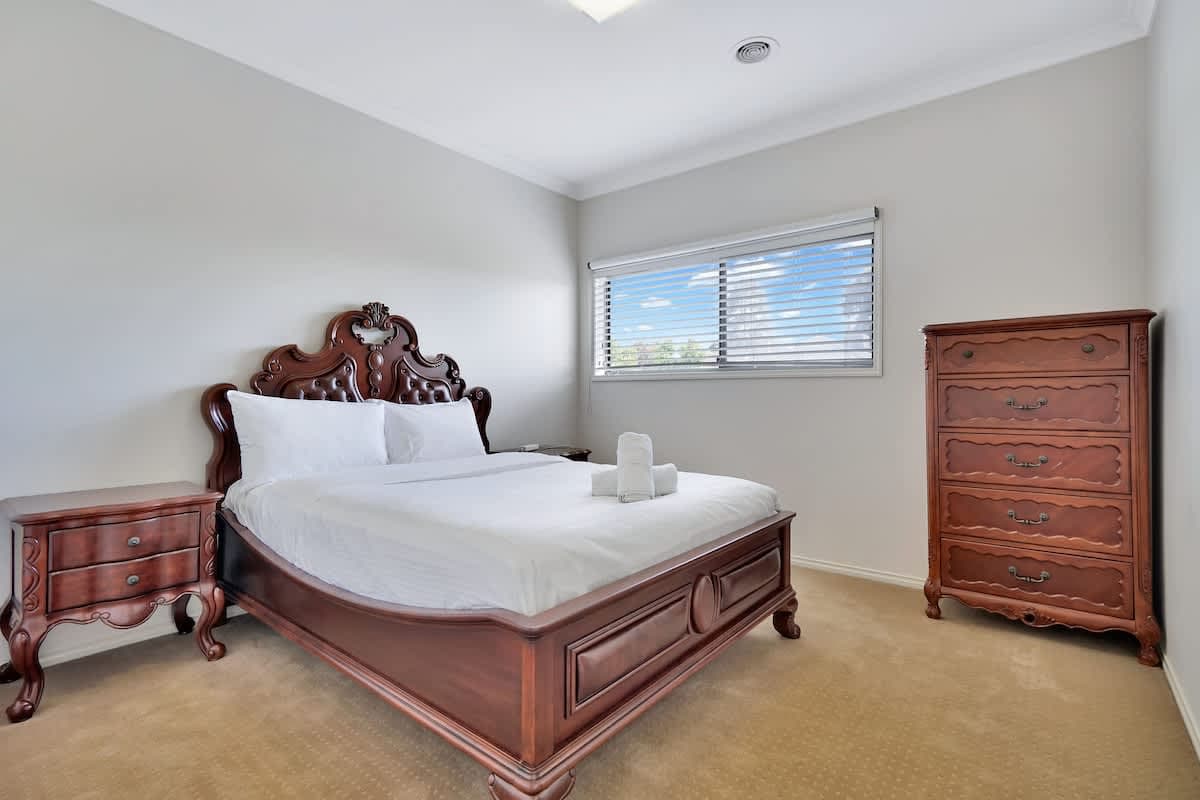 Furnished 4 Bedroom House in Point Cook