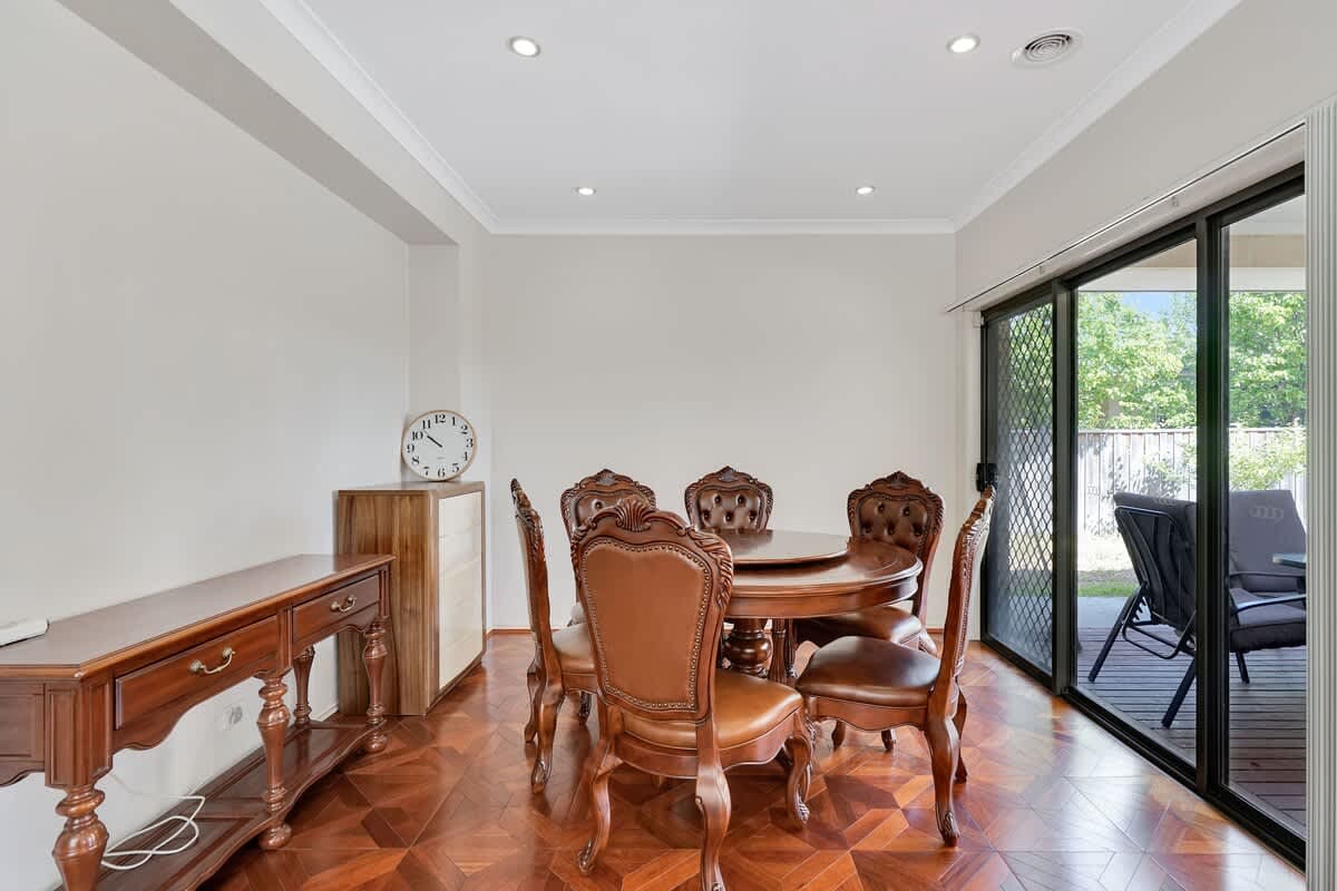 Furnished 4 Bedroom House in Point Cook