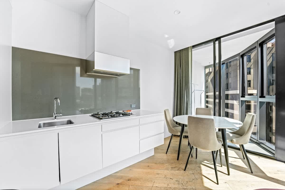 Furnished 2 Bedroom Apartment in Southbank