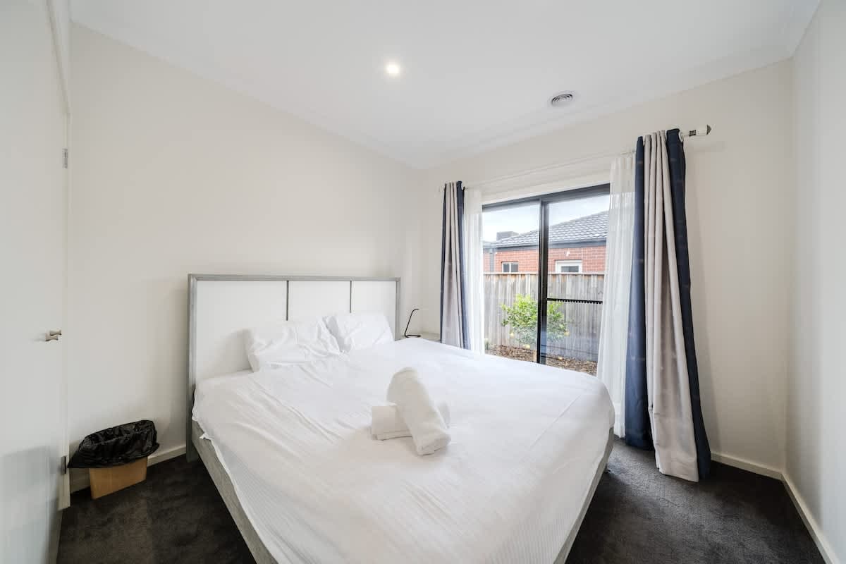 Furnished 4 Bedroom House in Truganina