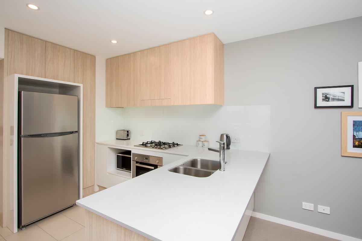 Furnished 2 Bedroom Apartment in Hamilton