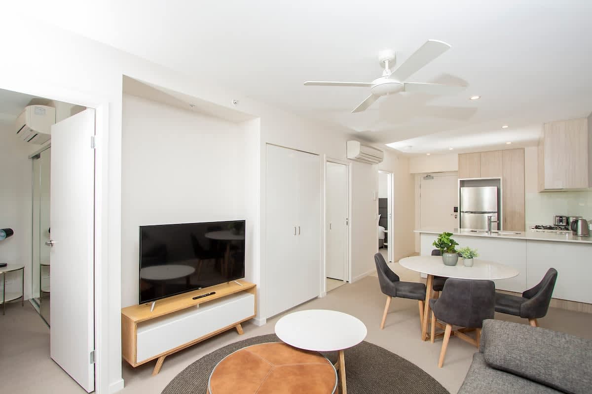 Furnished 2 Bedroom Apartment in Hamilton