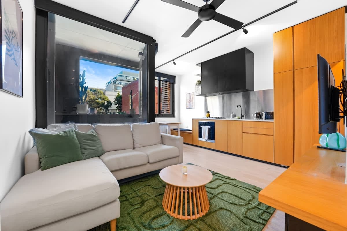 Furnished 1 Bedroom Apartment in Collingwood