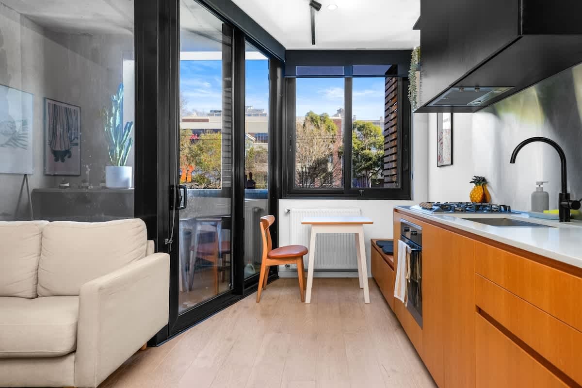 Furnished 1 Bedroom Apartment in Collingwood