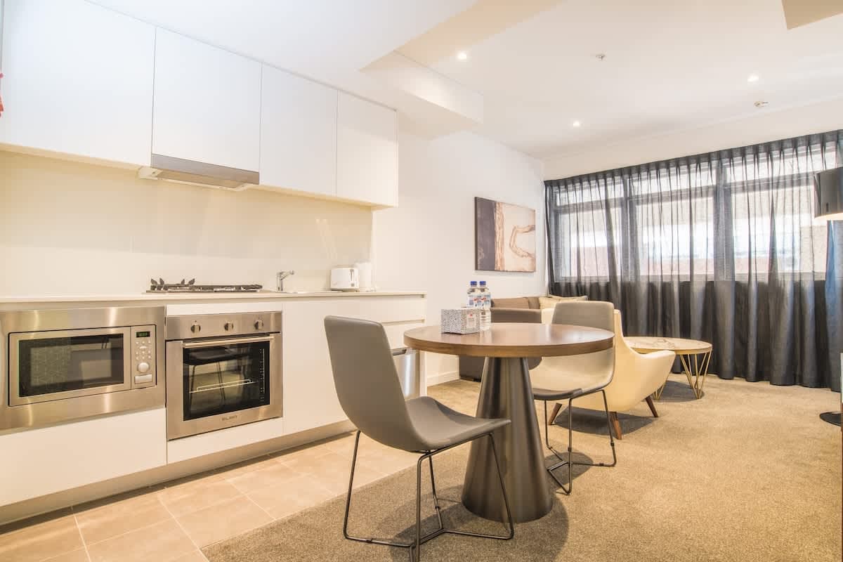 Furnished 1 Bedroom Apartment in Chatswood