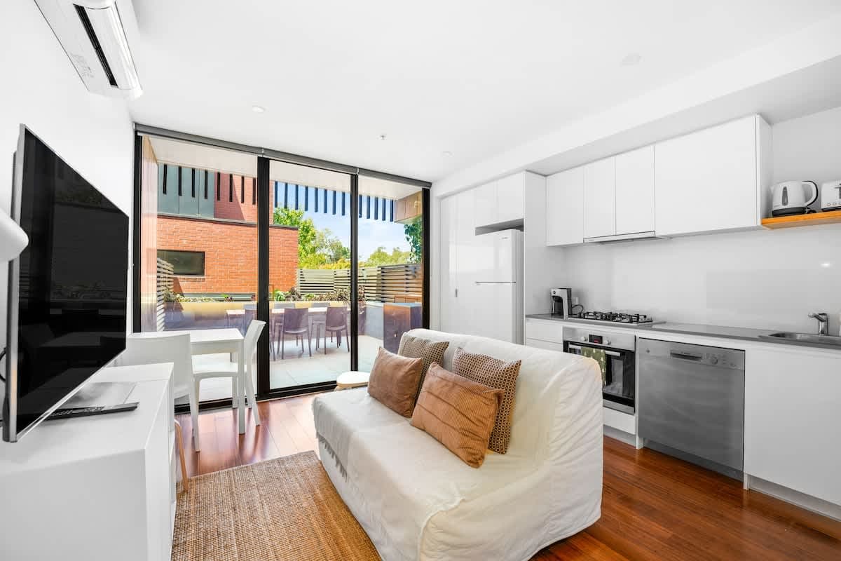 Furnished 1 Bedroom Apartment in Northcote