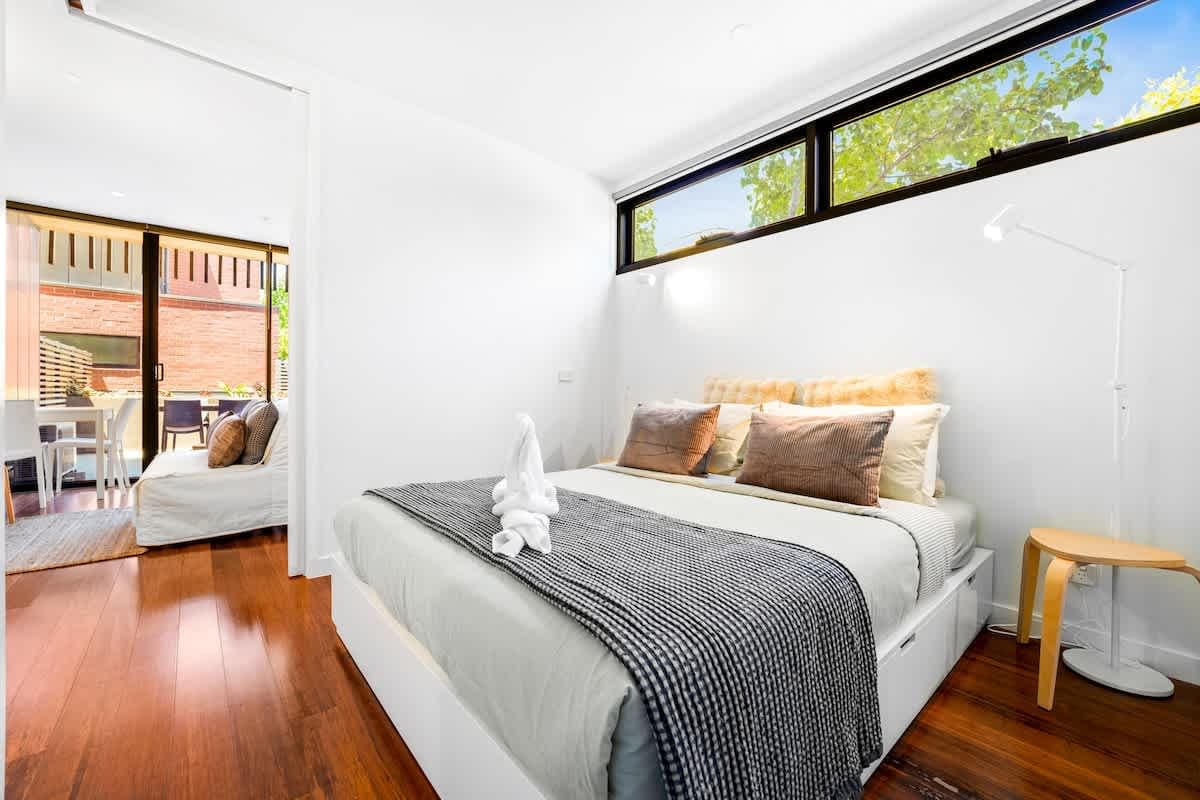 Furnished 1 Bedroom Apartment in Northcote