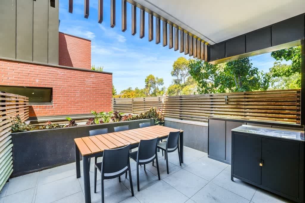 Furnished 1 Bedroom Apartment in Northcote