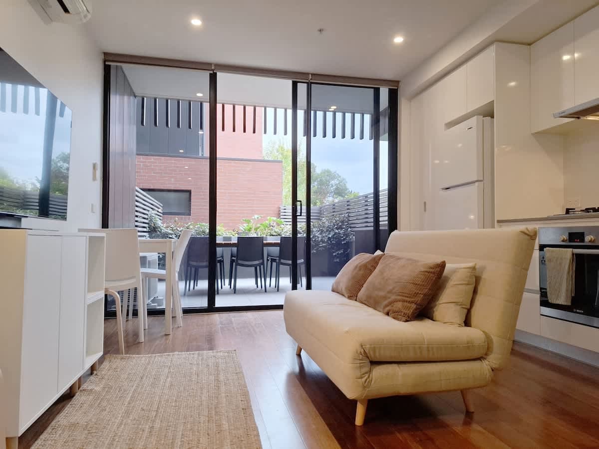Furnished 1 Bedroom Apartment in Northcote