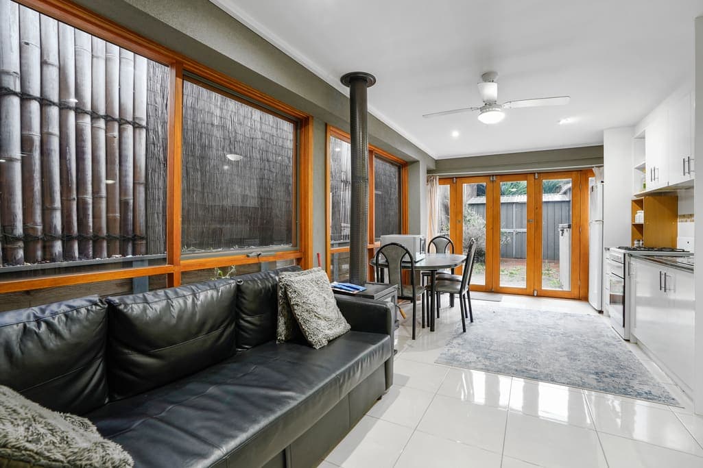 Furnished 6 Bedroom House in Bundoora