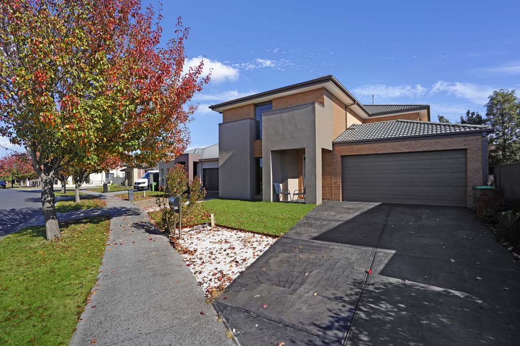 Furnished 4 Bedroom House in Pakenham