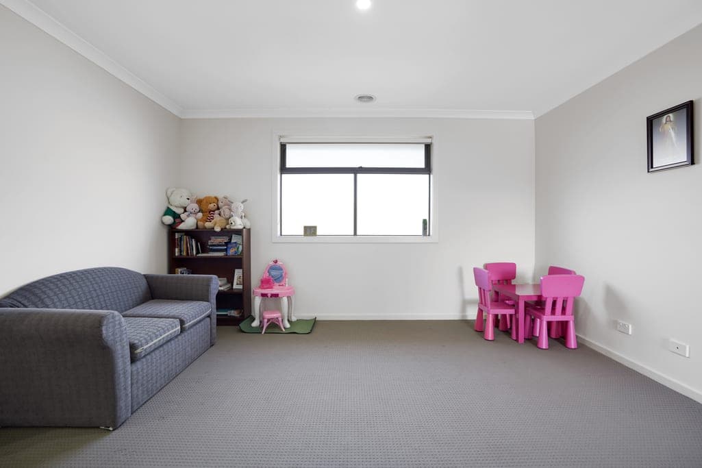 Furnished 4 Bedroom House in Pakenham
