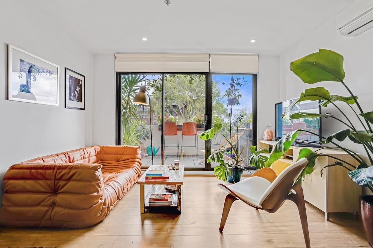 Furnished 2 Bedroom Apartment in Brunswick