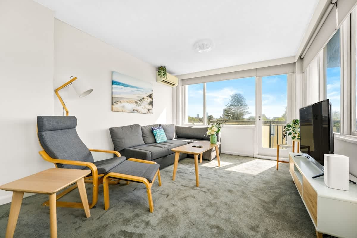 Furnished 1 Bedroom Apartment in St Kilda